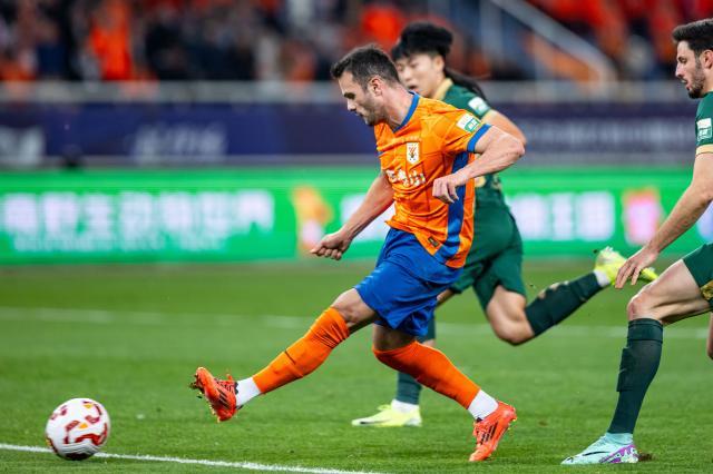 V体育赛事团队-【中超】卡扎戴帽王钰栋双响 泰山4比2浙江5轮首胜