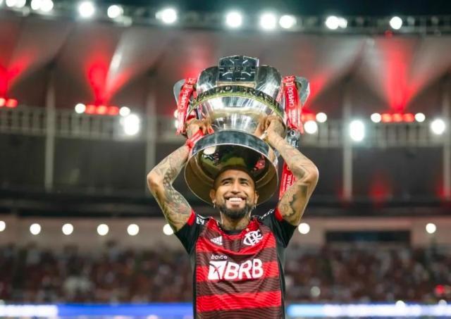 V体育官方网站-王勤伯：比达尔，从亚瑟王到大蠢驴